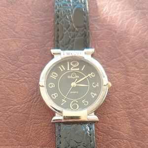 Vintage Ellora Quartz Watch Gold Tone Black Dial Scratched Crystal